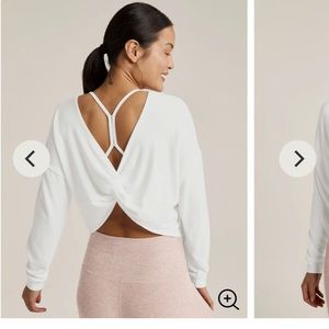 Beyond Yoga Do The Twist Cropped Pullover